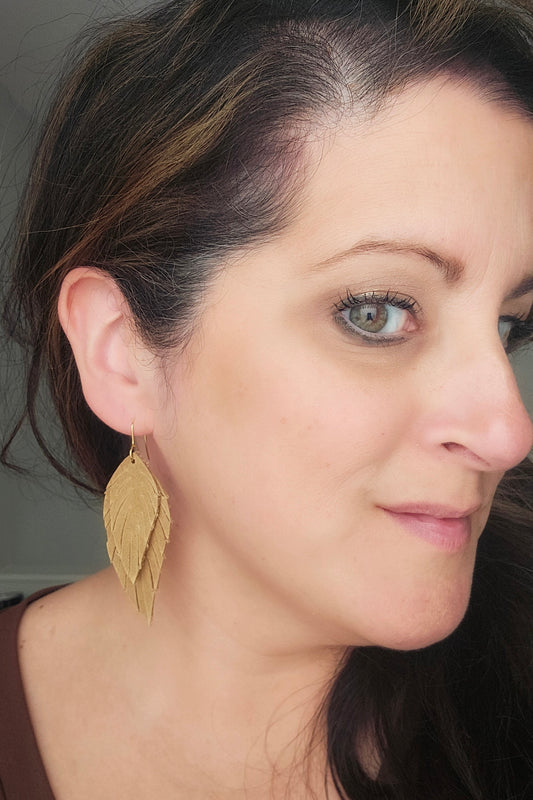 Neutral Fringy Feathers