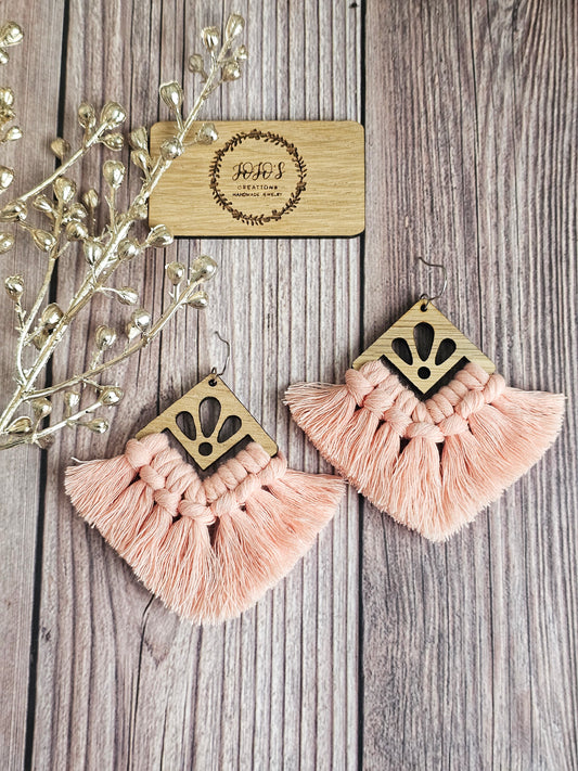Peach Coral Macrame