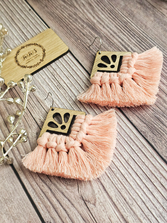 Peach Coral Macrame
