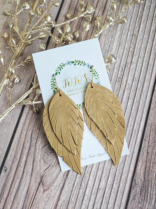 Neutral Fringy Feathers